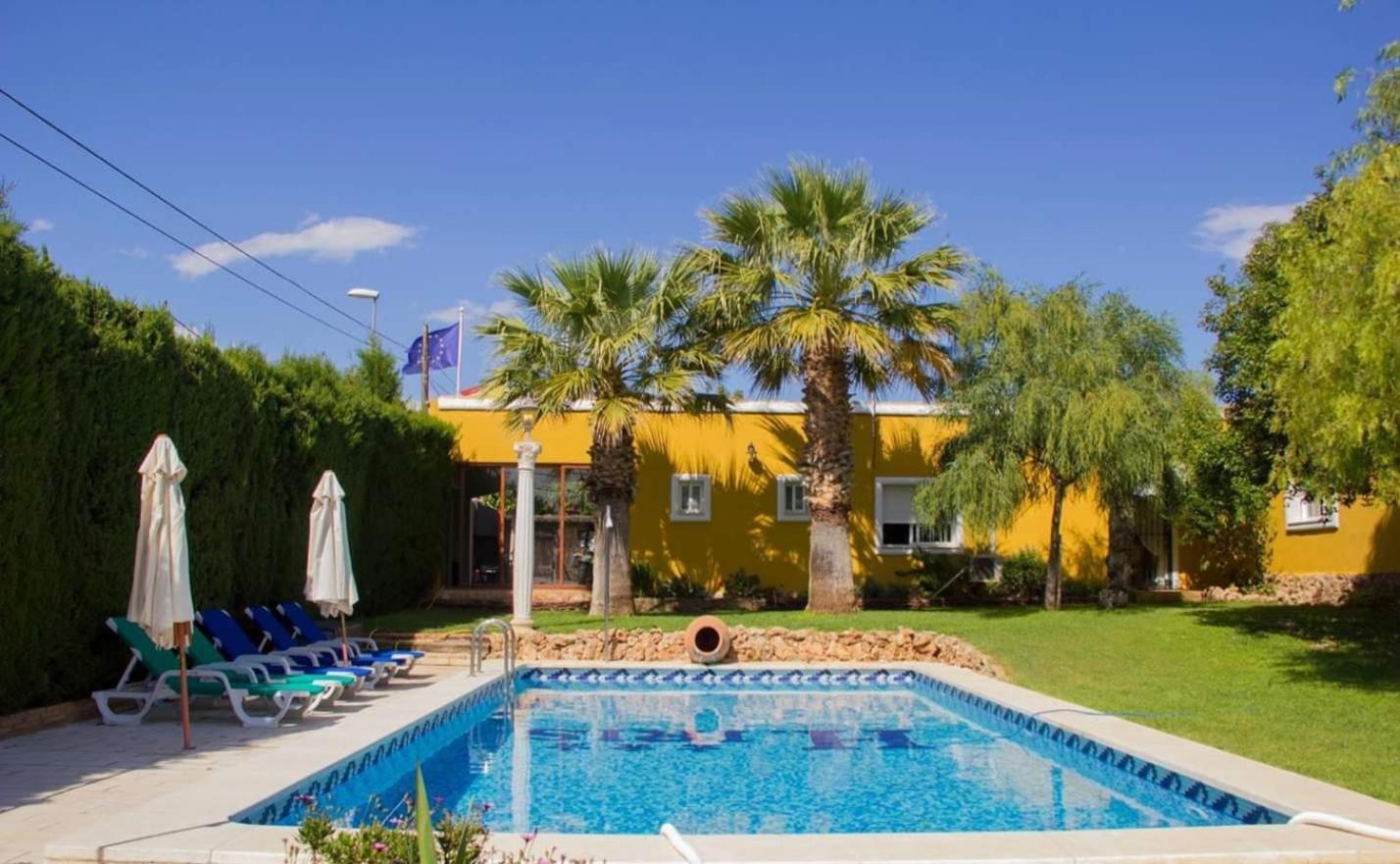 Iris Hotel 3*